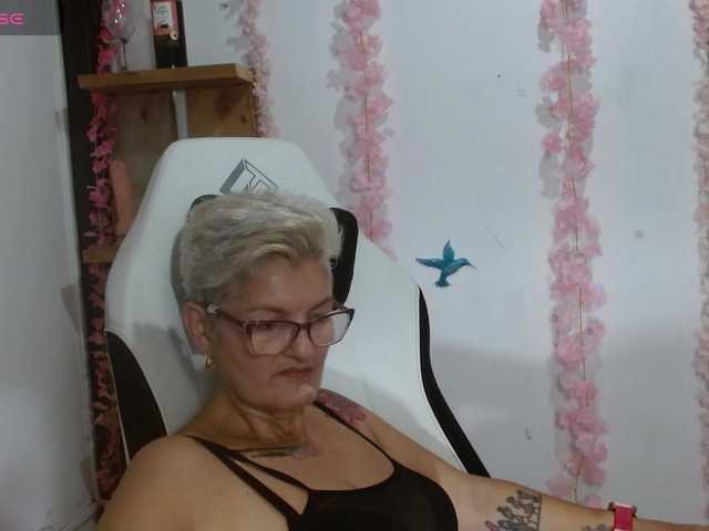 bety-cum3 live cam on BongaCams
