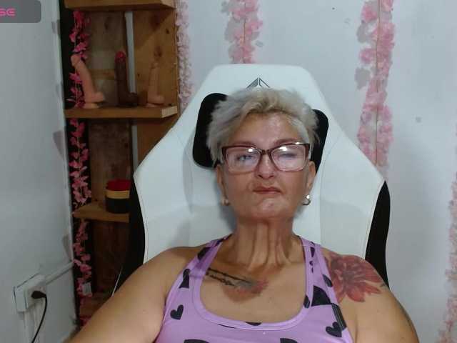bety-cum3 live cam on BongaCams