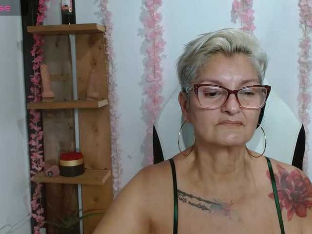 bety-cum3 live cam on BongaCams