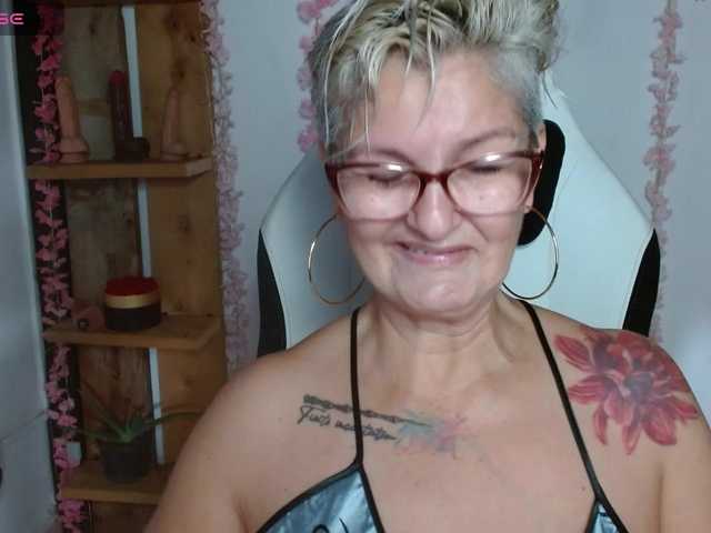 bety-cum3 live webcam show