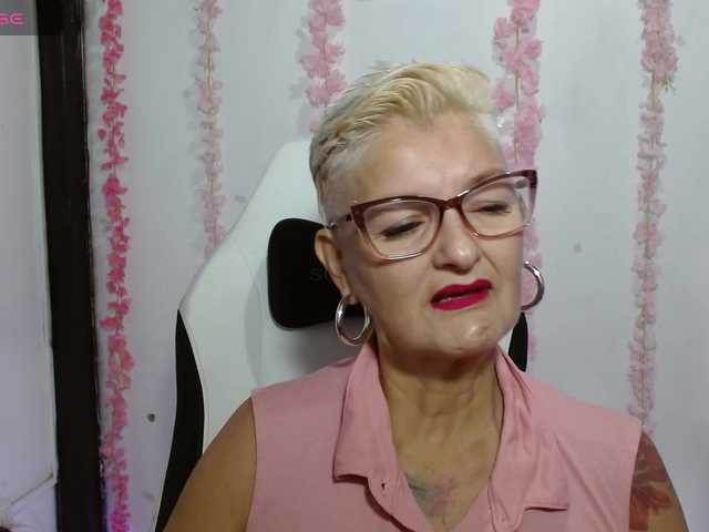 bety-cum3 live cam on BongaCams