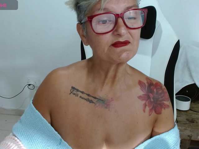 bety-cum3 live cam on BongaCams