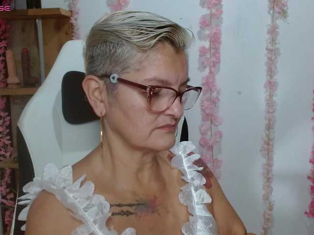 bety-cum3 live cam on BongaCams