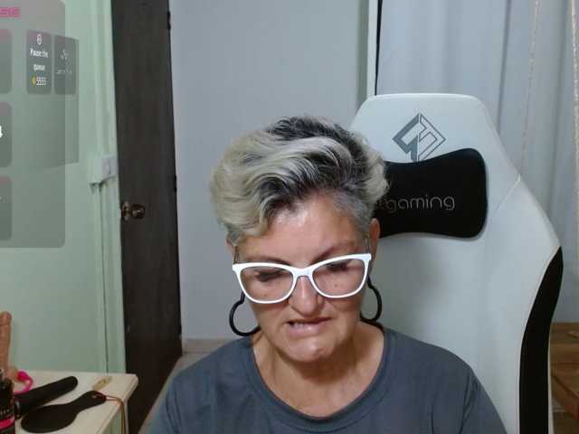 bety-cum3 live cam on BongaCams