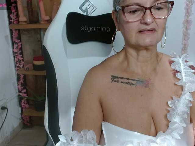 bety-cum3 live webcam show