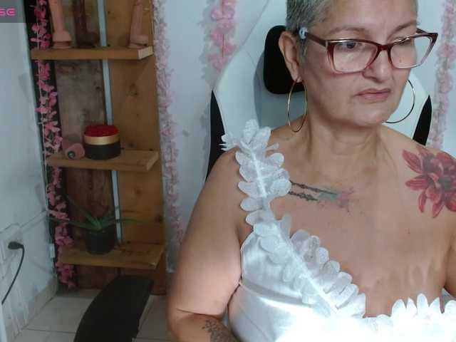 bety-cum3 live webcam show