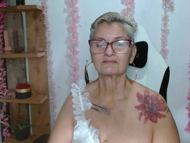 bety-cum3 live webcam show