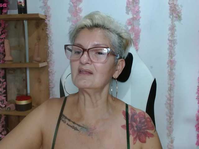 bety-cum3 live webcam show