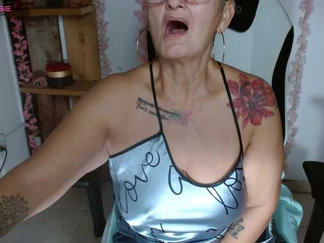 bety-cum3 live webcam show