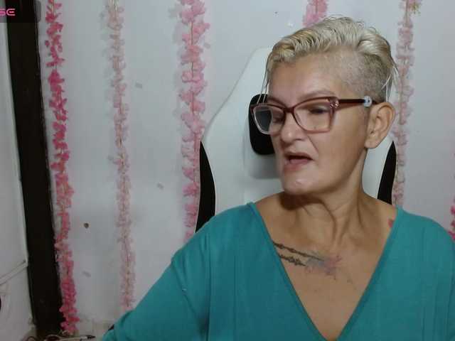 bety-cum3 live cam on BongaCams