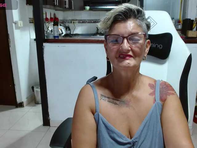 bety-cum3 live cam on BongaCams