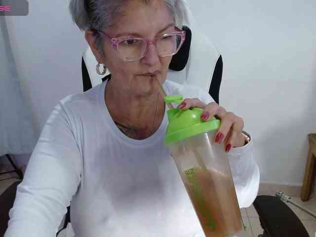 bety-cum3