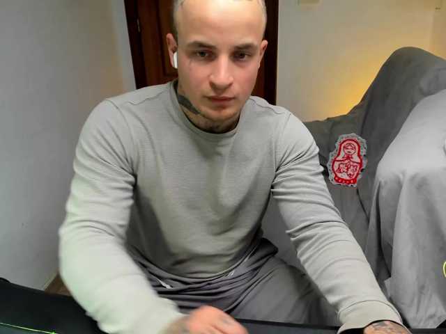 Layneinchains — live male cam