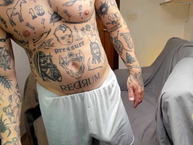 Layneinchains — live male cam