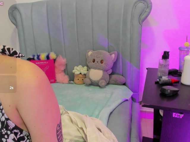 AlexaFoxy18 live cam on BongaCams