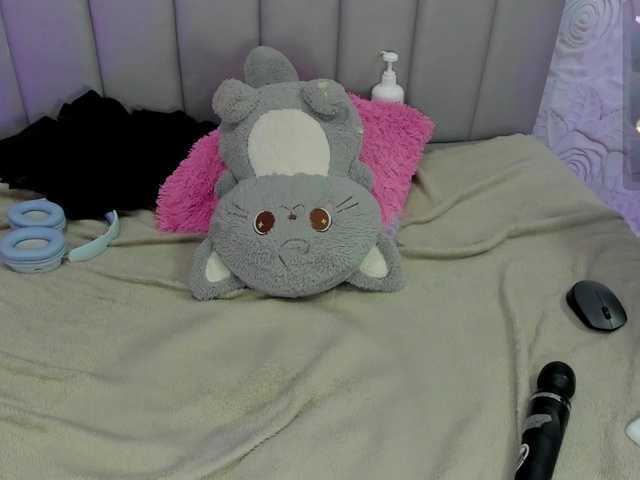 AlexaFoxy18 live cam on BongaCams