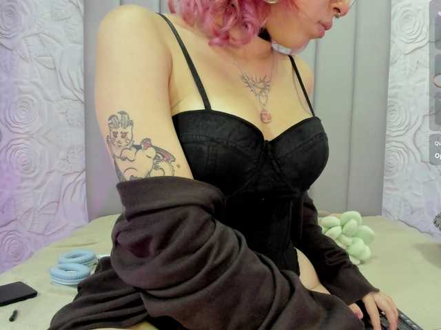 AlexaFoxy18 live cam on BongaCams