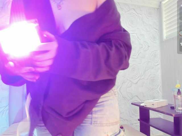 AlexaFoxy18 live cam on BongaCams