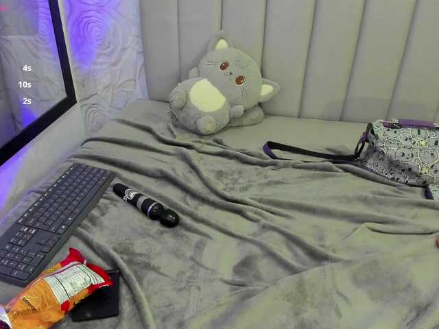 AlexaFoxy18's BongaCams show and profile