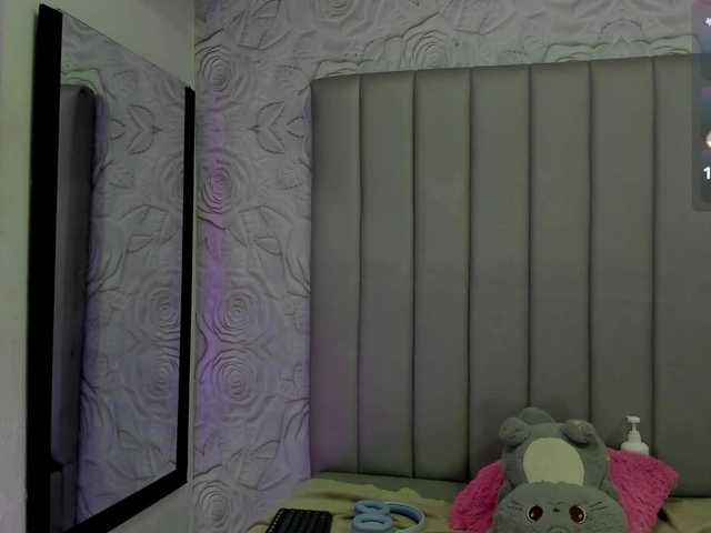 AlexaFoxy18 live cam on BongaCams