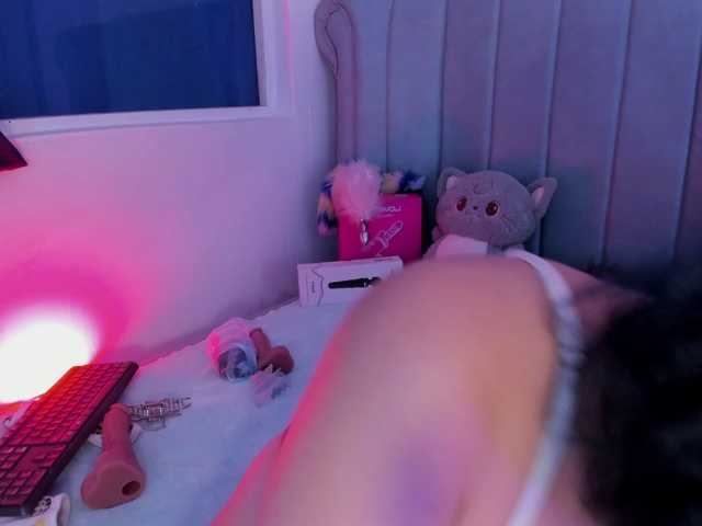 AlexaFoxy18 live cam on BongaCams