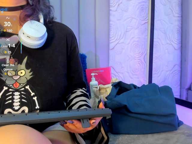 AlexaFoxy18 live cam on BongaCams