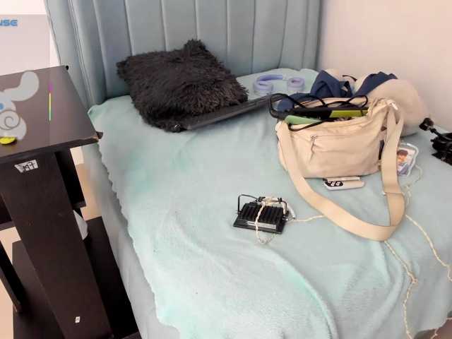 AlexaFoxy18 live cam on BongaCams