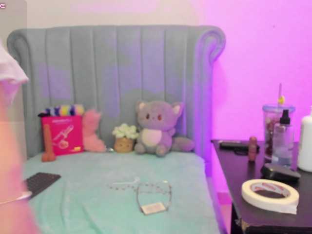 AlexaFoxy18 live cam on BongaCams