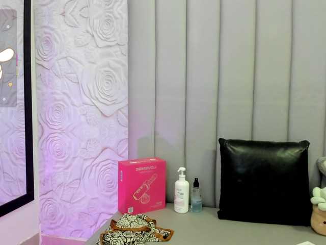 AlexaFoxy18 live webcam show