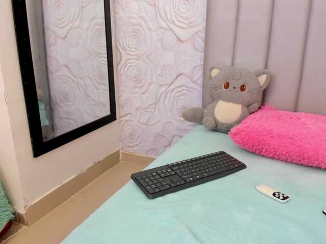 AlexaFoxy18 live cam on BongaCams