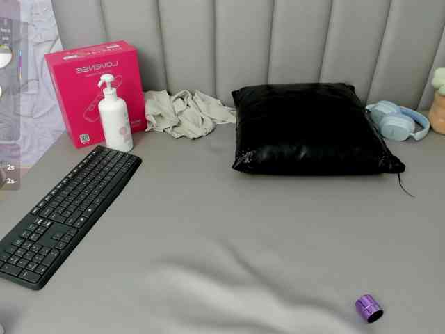 alexafoxy18's live room