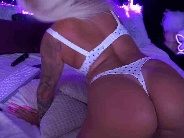 GraceHotDavies Live Webcam on BongaCams