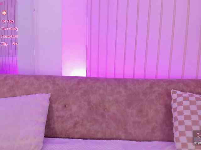 Pikayle's cam show statistics and live stream