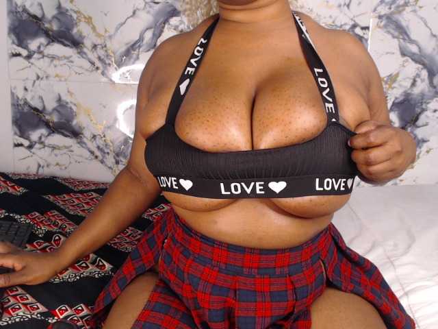 LustyAurora69 live cam on BongaCams