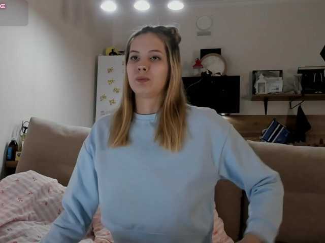Girlalonehome live cam on BongaCams