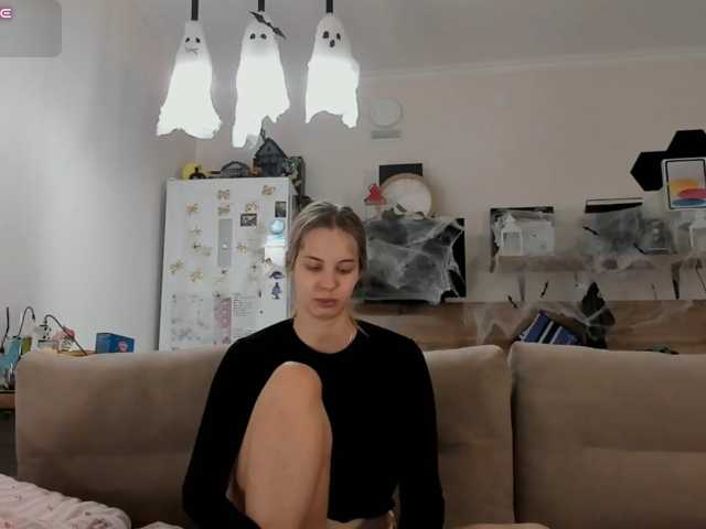 Girlalonehome live cam on BongaCams