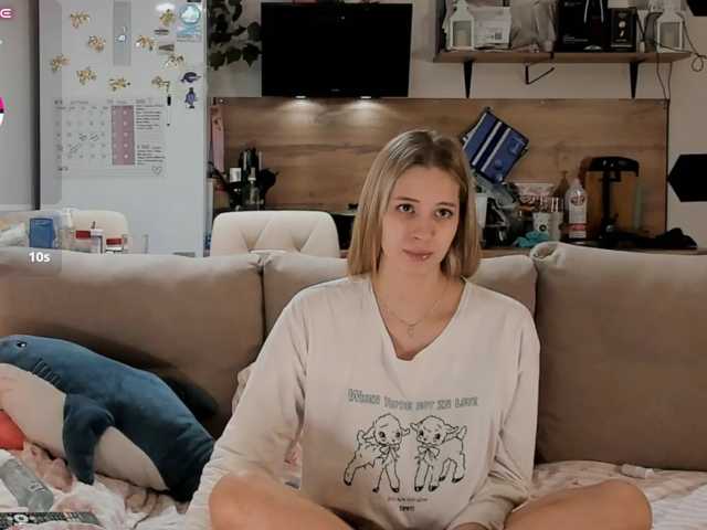 Girlalonehome live cam on BongaCams