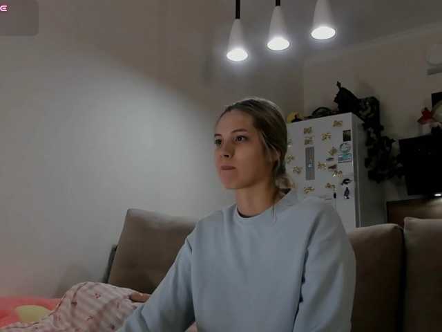 Girlalonehome live cam on BongaCams