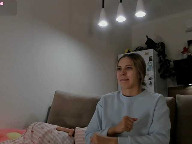 Girlalonehome live cam on BongaCams