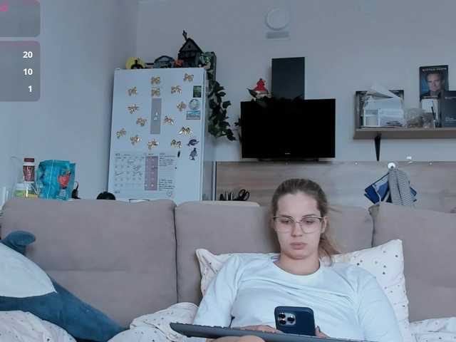 Girlalonehome live cam on BongaCams