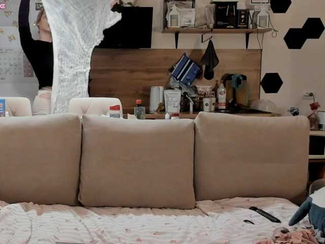 Girlalonehome live cam on BongaCams