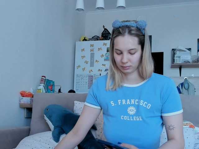 Girlalonehome live cam on BongaCams