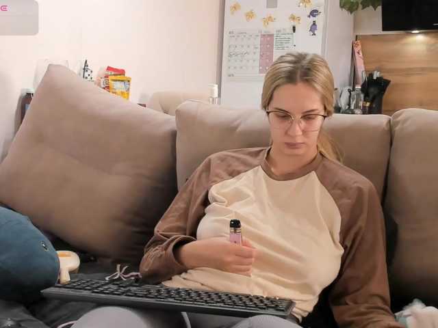 Girlalonehome live cam on BongaCams
