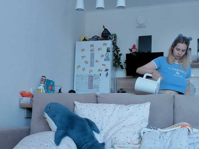 Girlalonehome live cam on BongaCams