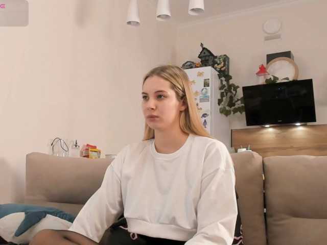 Girlalonehome live cam on BongaCams