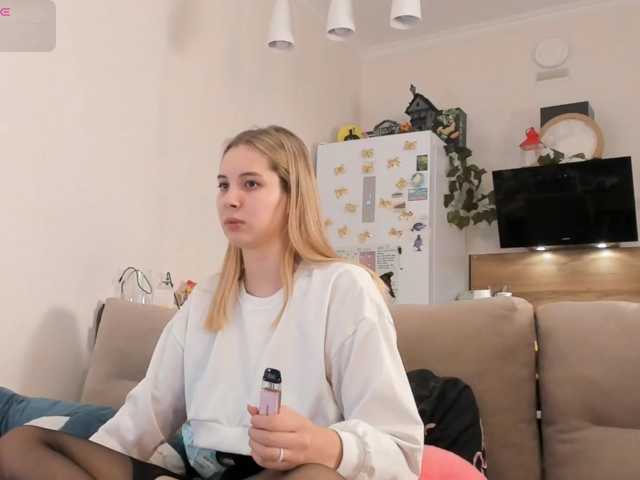 Girlalonehome live cam on BongaCams