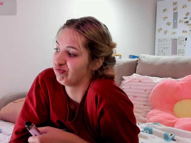 Girlalonehome live cam on BongaCams