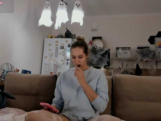 Girlalonehome live cam on BongaCams