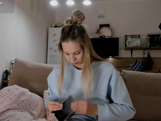 Girlalonehome live cam on BongaCams