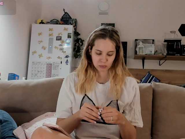 Girlalonehome live cam preview
